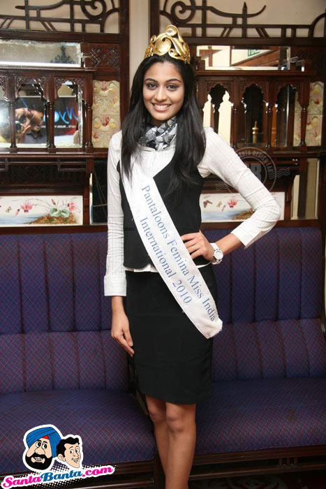 Miss India Neha Hinge Launches NYOO TV