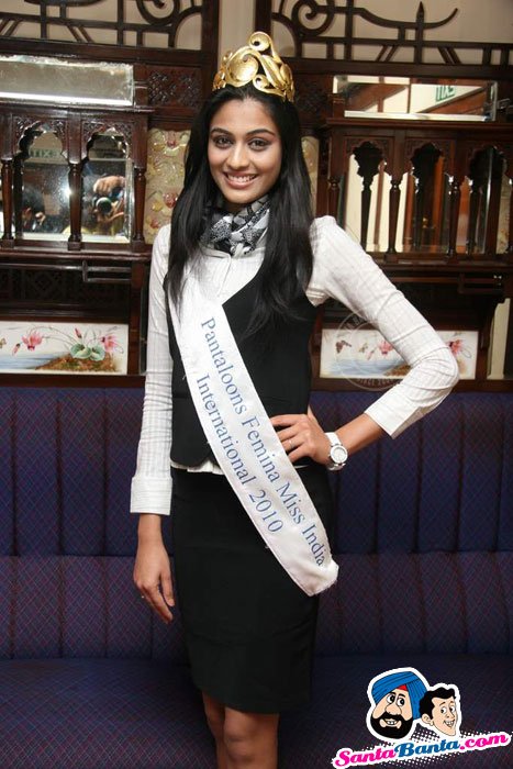 Miss India Neha Hinge Launches NYOO TV