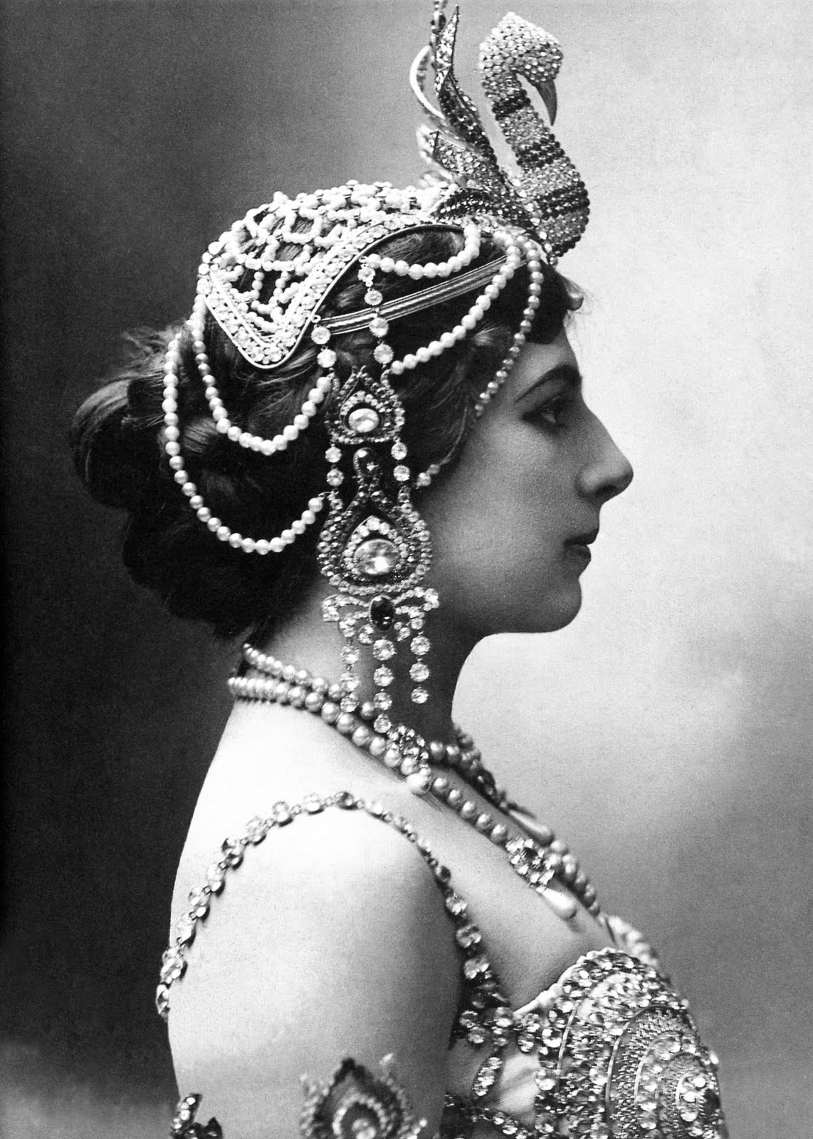 Scene India: Mata Hari - Mysterious life and death of a dancer