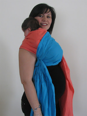 Θέση μωρού για ρέψιμο στον ώμο, με μάρσιπο sling