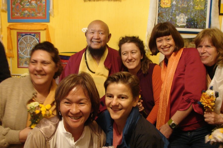 [Rinpoche+e+amigos+do+Centro+tardo+Ling.jpg]