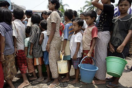 BurmaQueueREUTERS_450x300.jpg