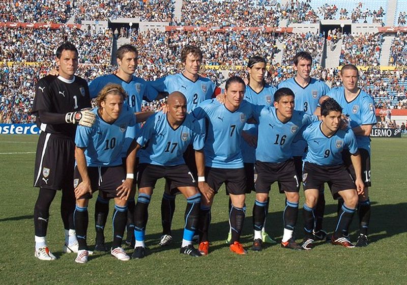 Молодежная сборная россии по футболу уругвай. Сборная Уругвая 2008 футбол. Сборная Уругвая 1955. Сборная Уругвая по футболу 2002. Уругвай в 2010 году.