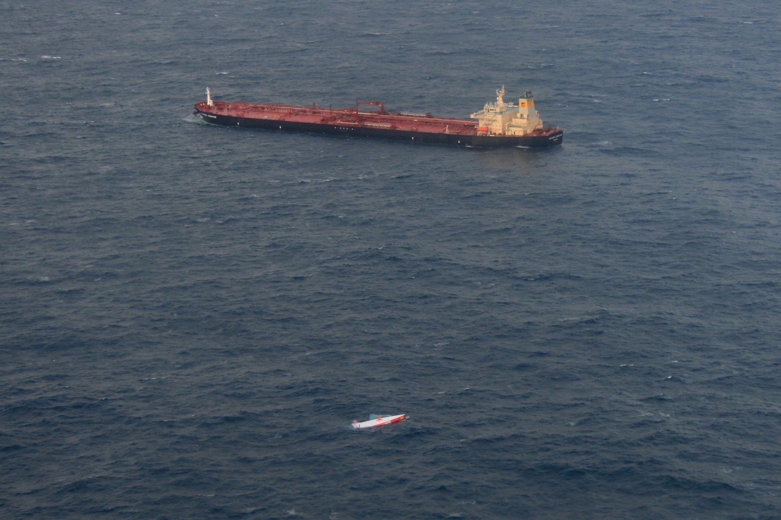 [Sonangol+Kassanje+with+yacht.JPG]