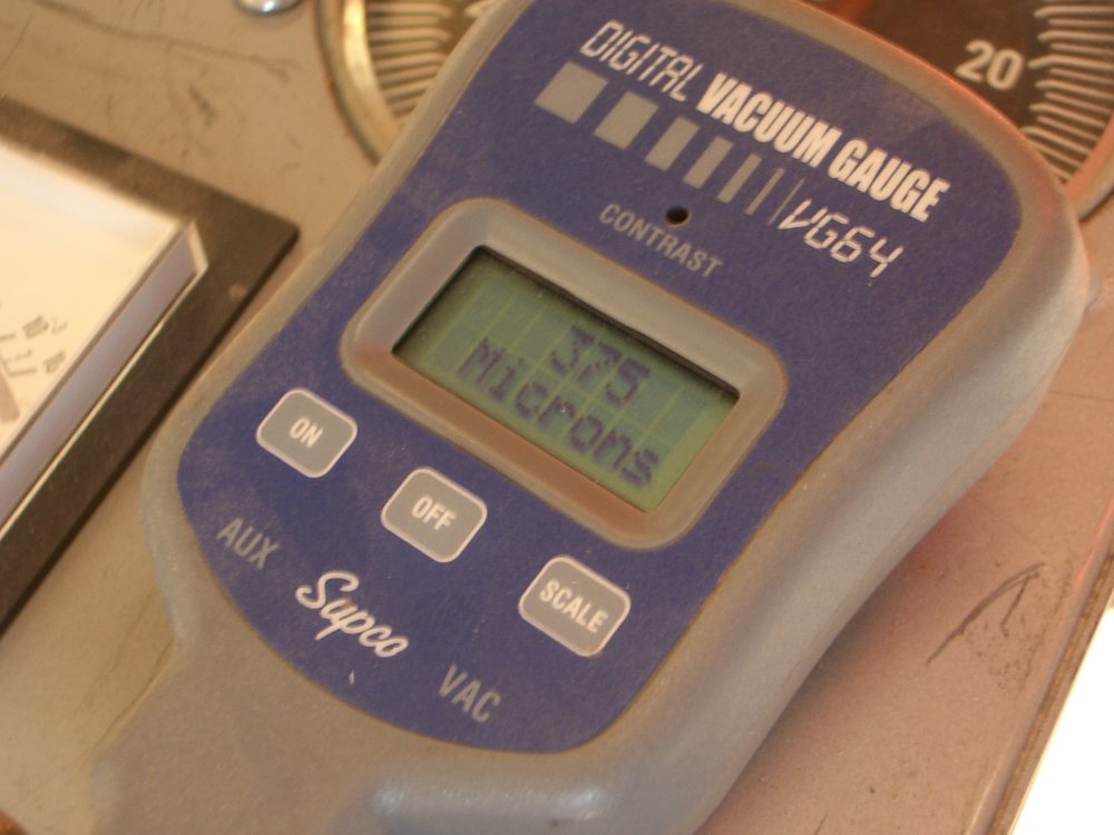 [vacuum+in+the+new+r134a+system.jpg]