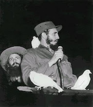 Camilo Cienfuengos e Fidel Castro em janeiro de 1959 - Havana