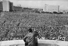 Fidel fazendo um discurso para o povo de Cuba