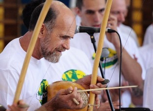 Mestre Camisa, o homem que dedicou a vida à Capoeira  José Tadeu Carneiro Cardoso - Mestre Camisa -