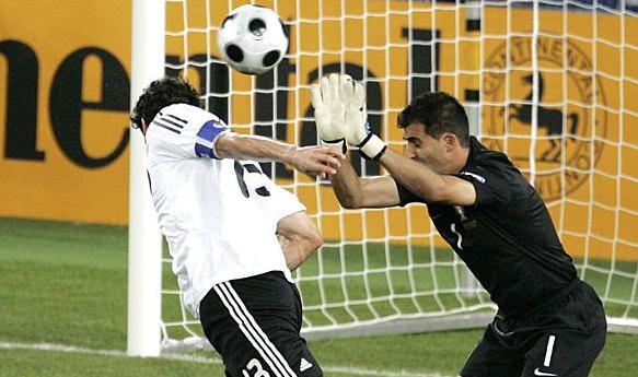 [ricardoonaboof0.jpg]