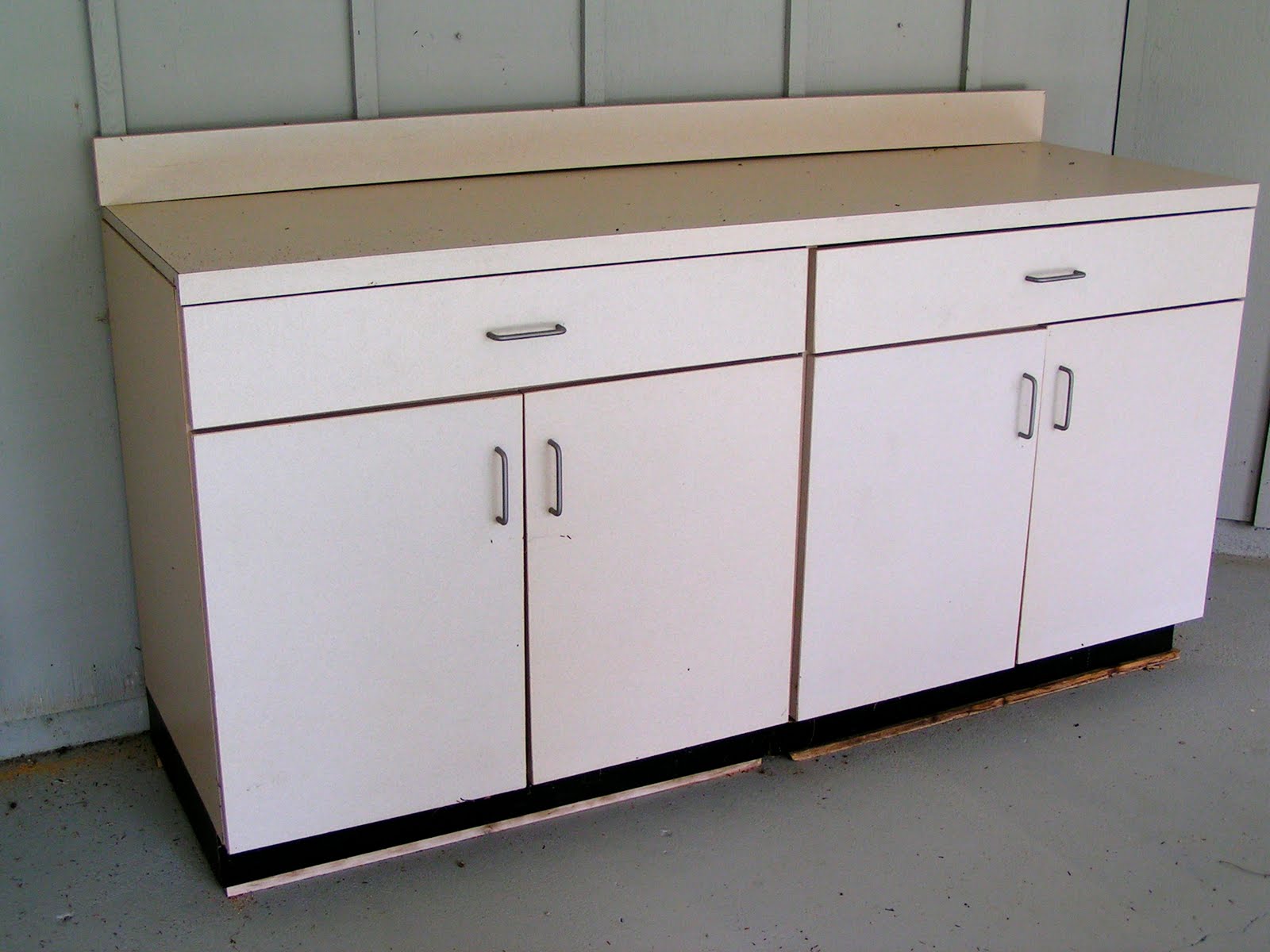 THE HENDERSONS ARE MOVING 6 TwoSection Formica with Common Top