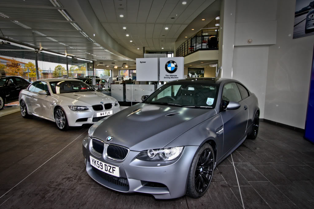 1 серую машину. BMW m3 2023 Grey Mate. BMW серая. BMW m3 серебряного цвета. Серебристый цвет БМВ c28.