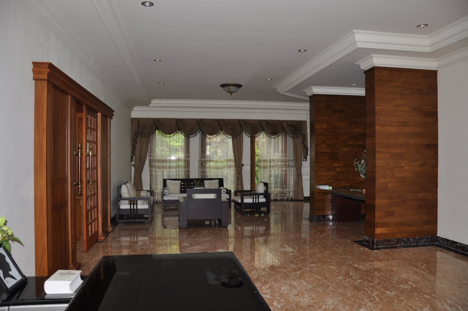 RUMAH MEWAH DIJUAL: Ruang Tamu