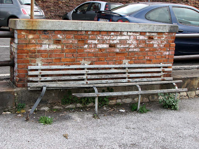 Damaged bench, Porto Mediceo, Livorno