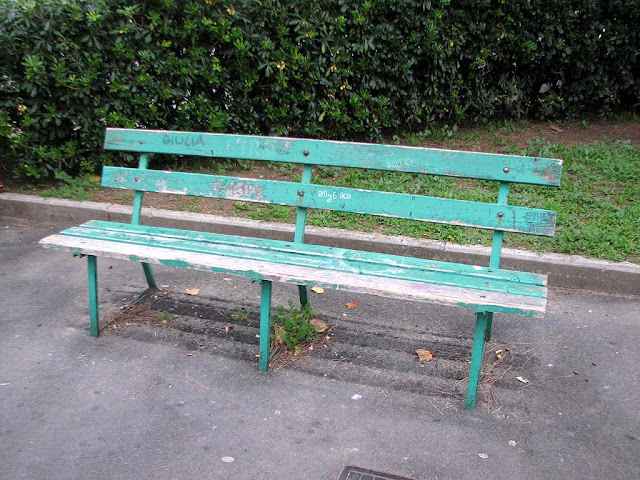 Old green bench, piazza Matteotti, Livorno