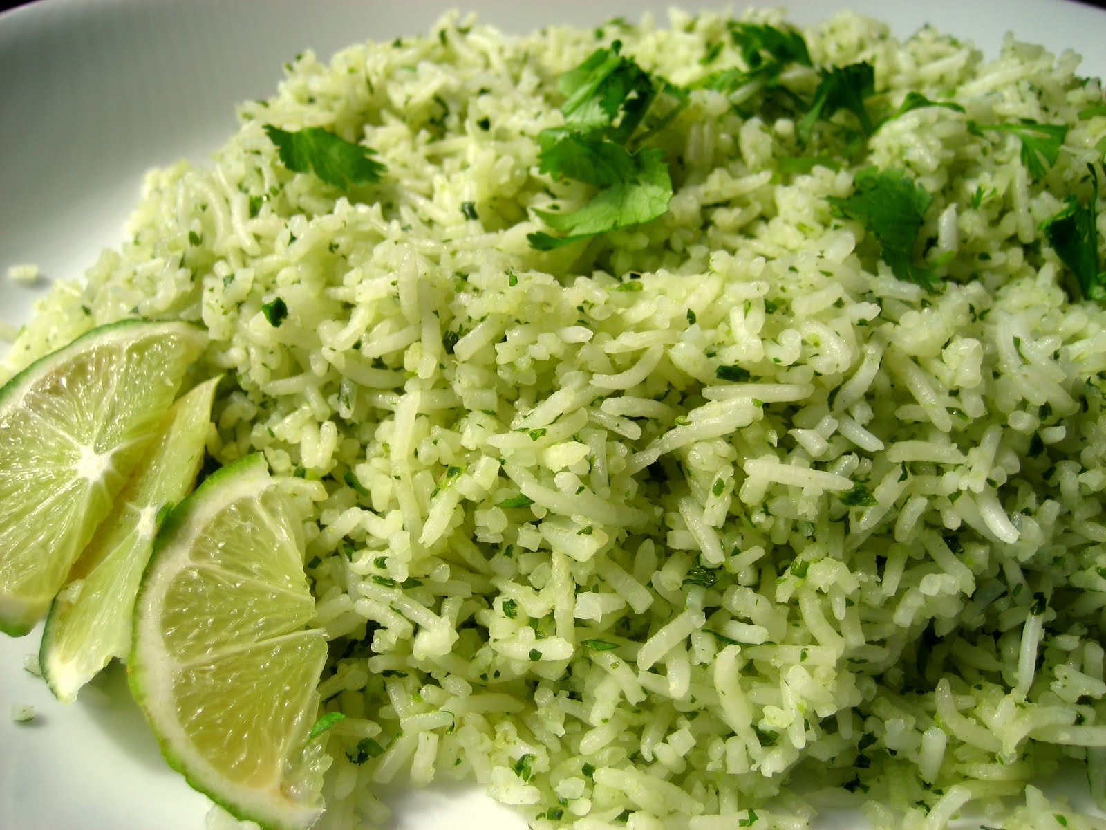 Кинза ланч. Зеленый рис с кинзой. Рис с базиликом и кинзой. Как украсить рис кинзой.