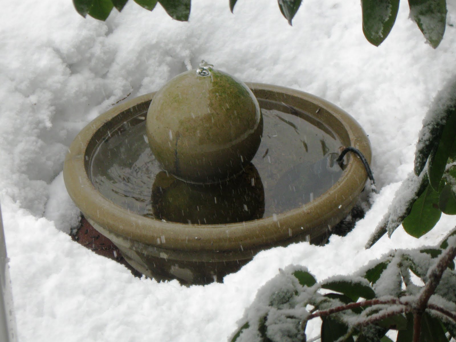 [snowy+fountain.jpg]