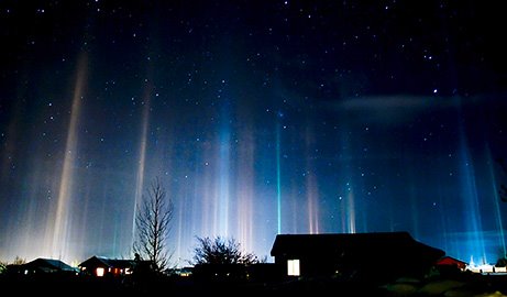 [090219-01-night-light-pillars_big.jpg]