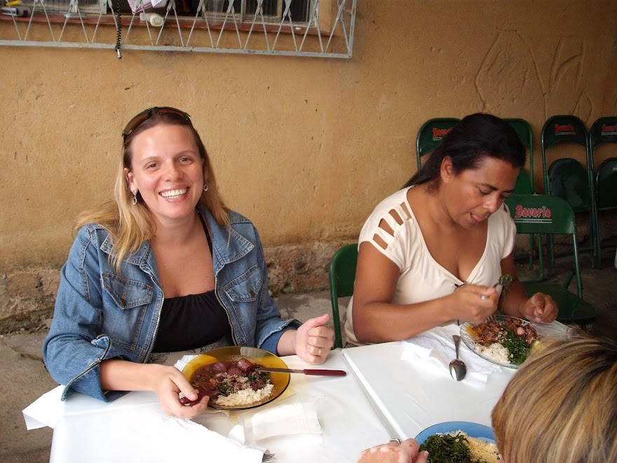 VOCÊ ESTÁ VENDO 2 PESSOAS MAS NA VERDADE SÃO 3,A GOVANNA AÍNDA NÃO TINHA NASCIDO