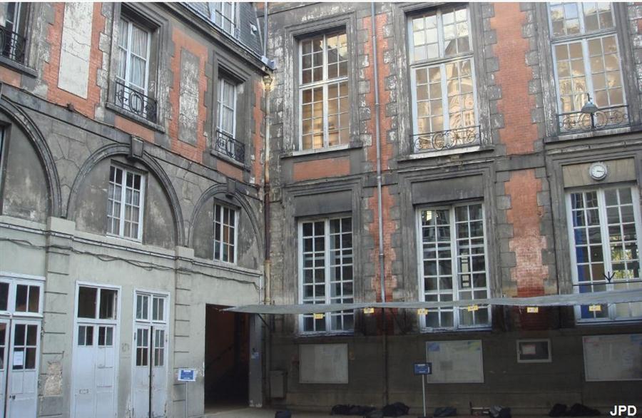 Ecole De Commerce Rue Des Francs Bourgeois