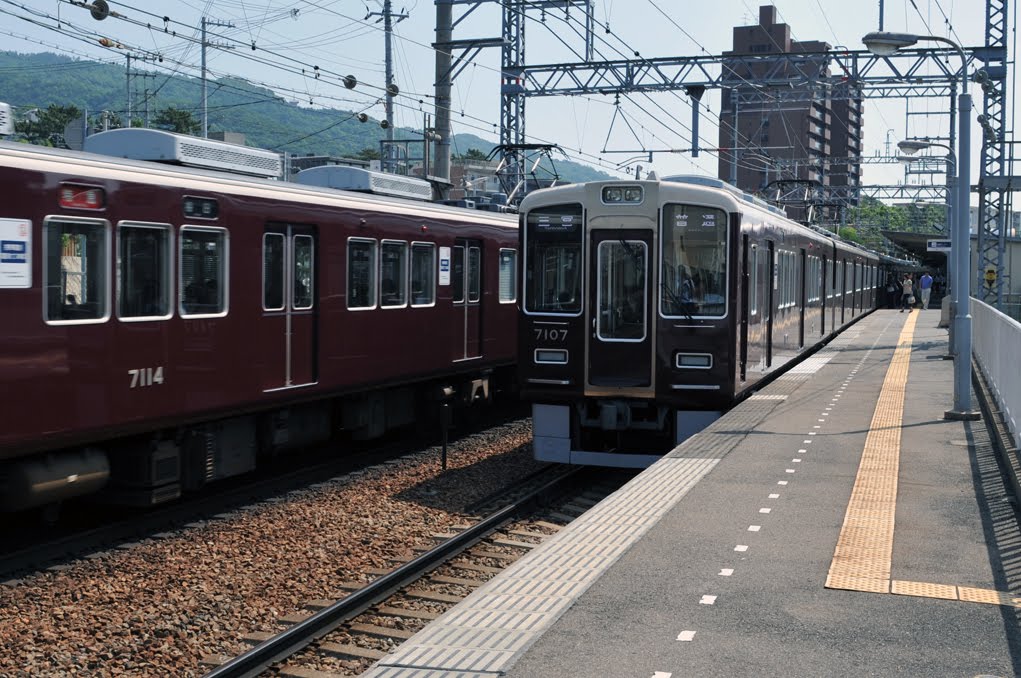 ブロガー 芦屋から 阪急御影駅