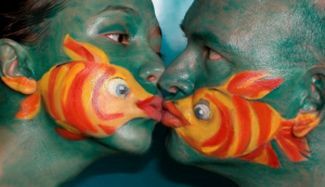 [fishkiss03.jpg]