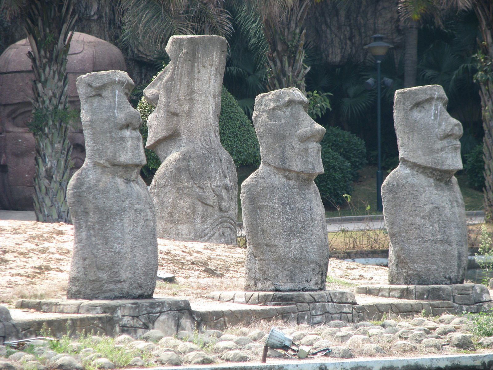 [easter-island_0923.JPG]