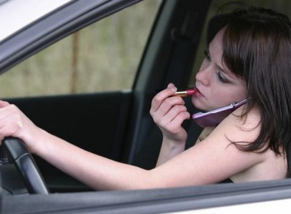[mulher-volante-telefone.jpg]