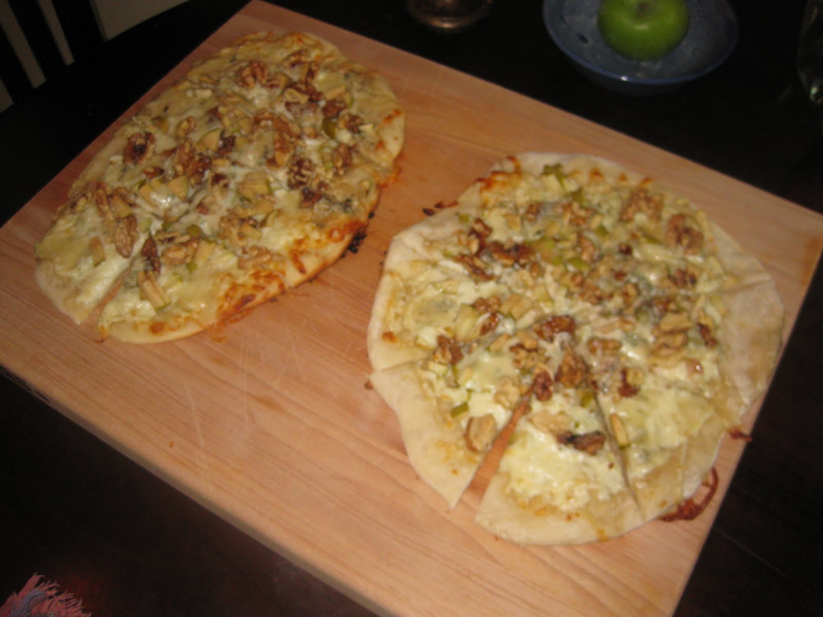 Local Seasoning recipes from theo's kitchen Pizza with apples