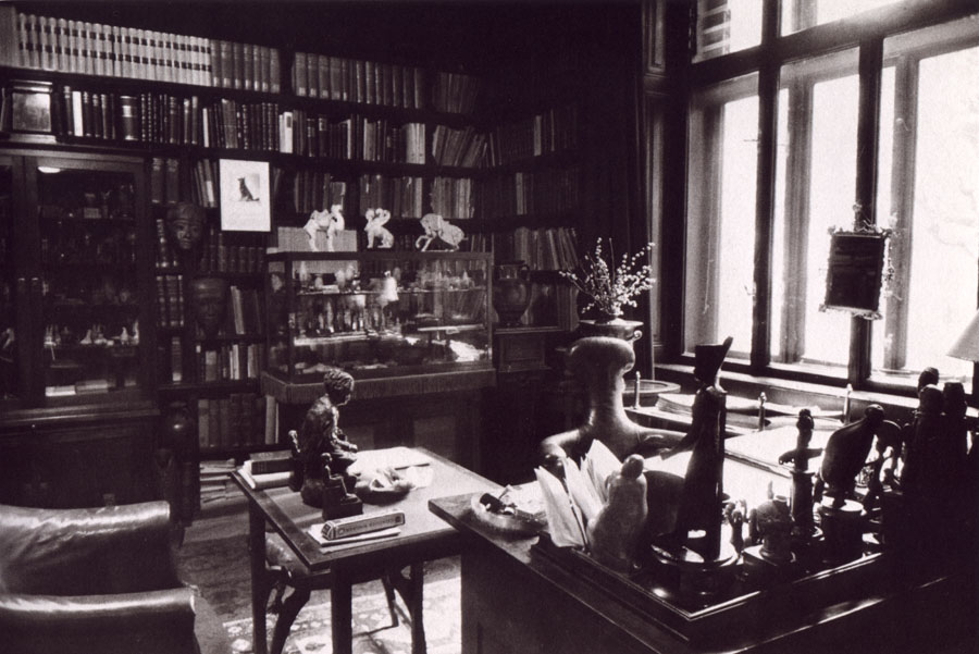 [Freud+cabinet.JPG]