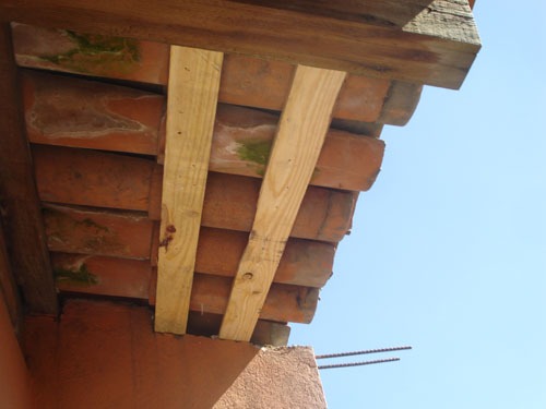 dubrieldice: Cómo arreglar el techo sin caerse