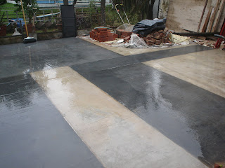 RODRIGUEZ NUMA ARQUITECTURA: Piso de cemento alisado bicolor con junta