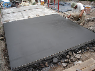 RODRIGUEZ NUMA ARQUITECTURA: Piso de cemento alisado bicolor con junta