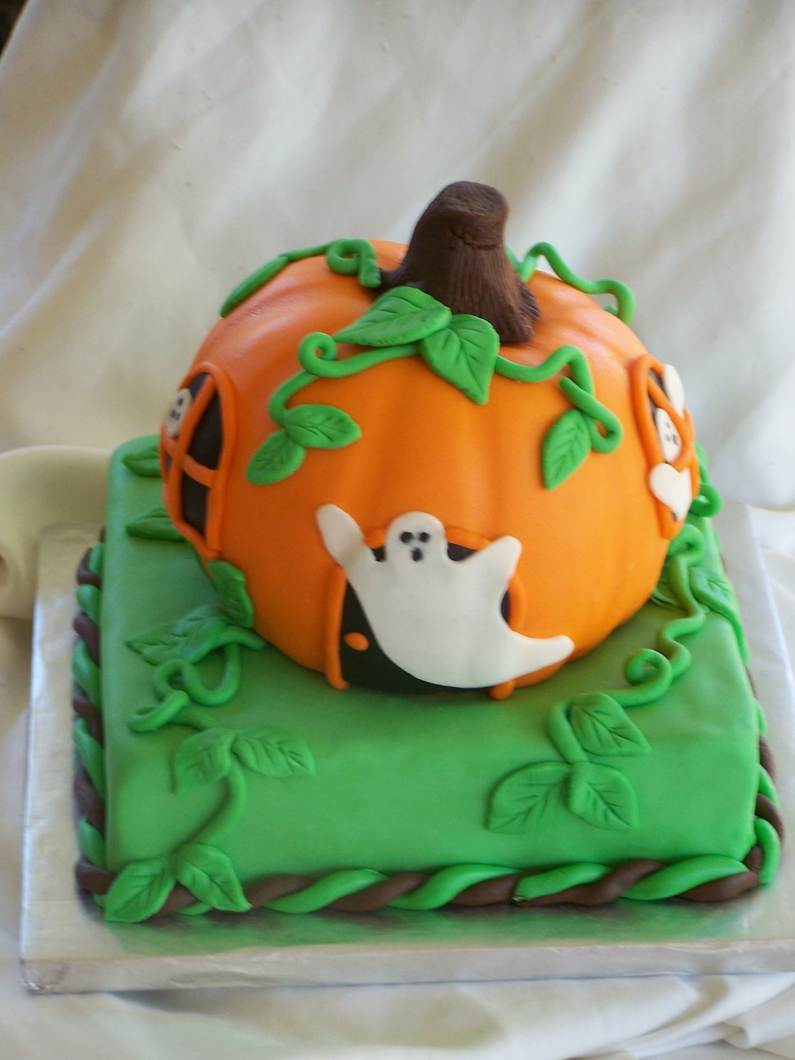 Fall &amp; Halloween Cakes