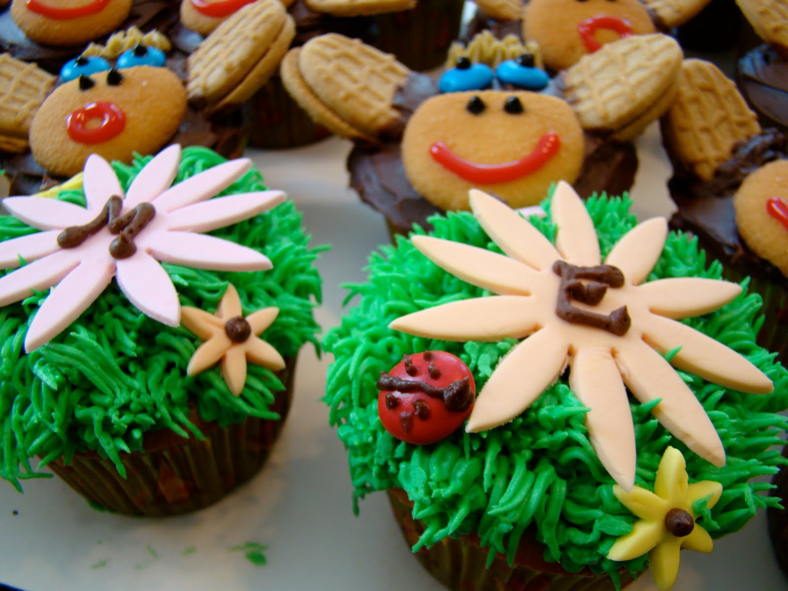 The Johnson Times: Monkey Cupcakes