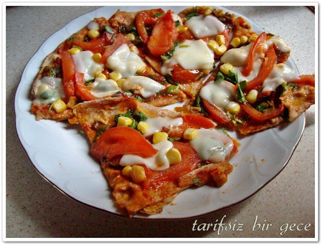 Lavaş Ekmeğinden Sebzeli Pizza