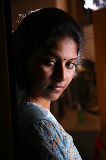 Anjali in Thoonganagaram hot photos