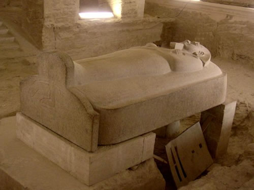[valley-of-the-kings-sarcophagus.jpg]