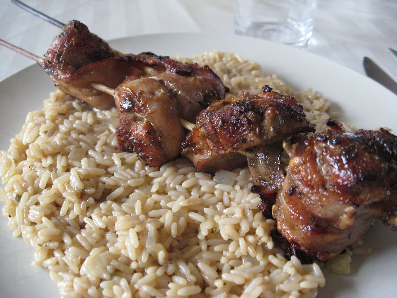Recettes de Flipp Brochettes de filet de porc BBQ et bacon Recettes de Flipp Brochettes de filet de porc BBQ et bacon