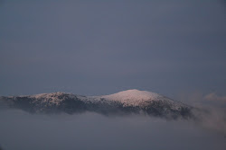 Los montes Tatras cercaban el horizonte en la distancia azul