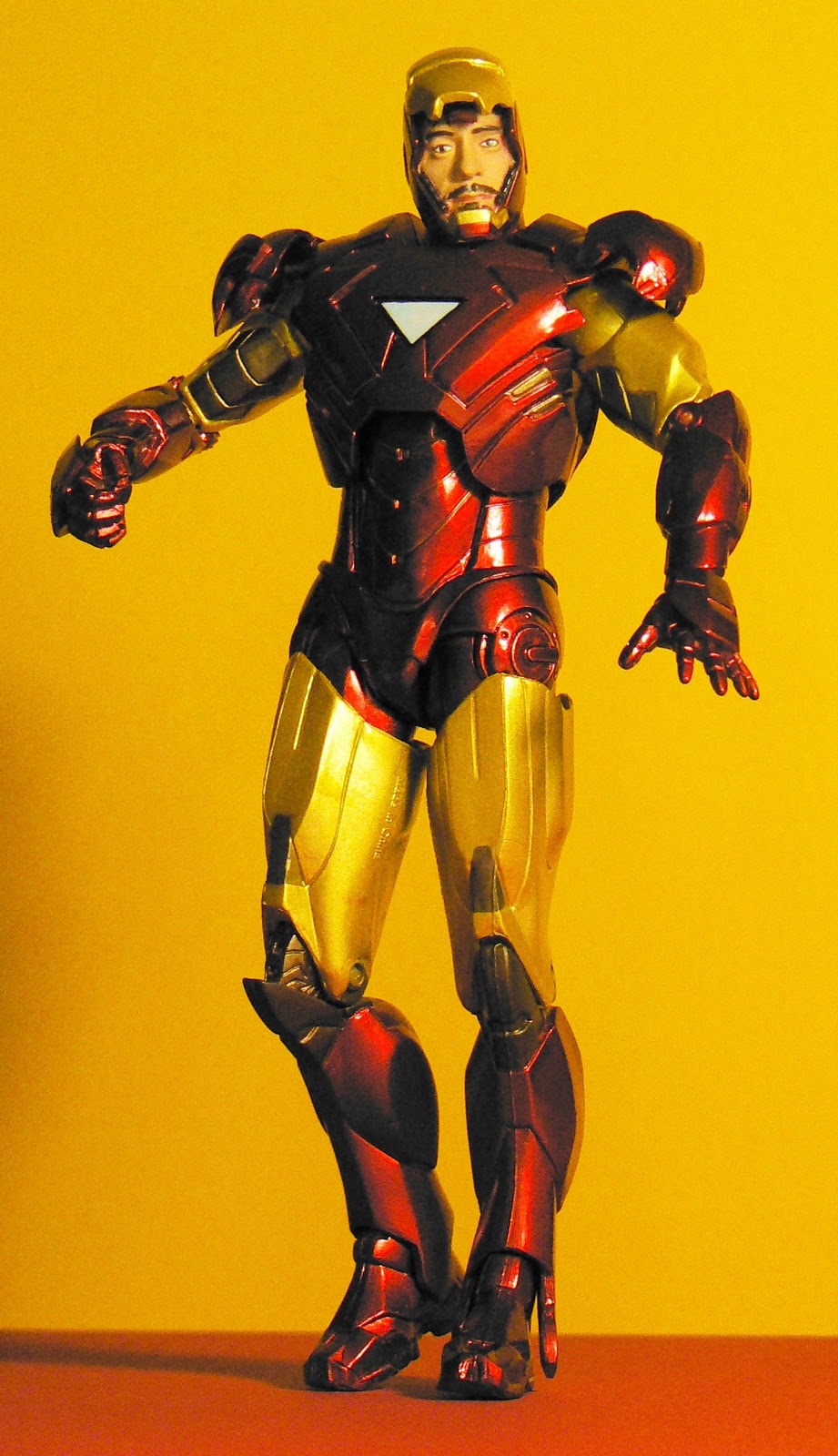 SuperDuperToyBox Marvel Select Mark VI Iron Man