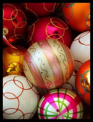 [christmas+baubles.jpg]