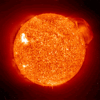 La materia de las estrellas se ecnuentra en estado de plasma, debido a las altas temperaturas producidas por la enorme presión gravitatoria. La materia de las estrellas se ecnuentra en estado de plasma, debido a las altas temperaturas producidas por la enorme presión gravitatoria.