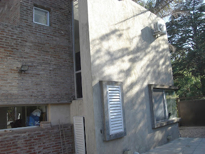 Familia de Pintores: Pintura exterior en casa en un country.