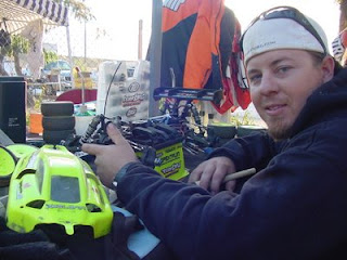 Kevin Gahan prepares his 8IGHT-E for the 1/8-scale Electric Buggy Race