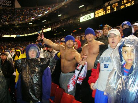 [drunken_man_fans1232173406.jpg]