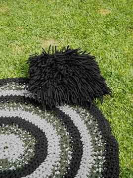 Almohadón y alfombra