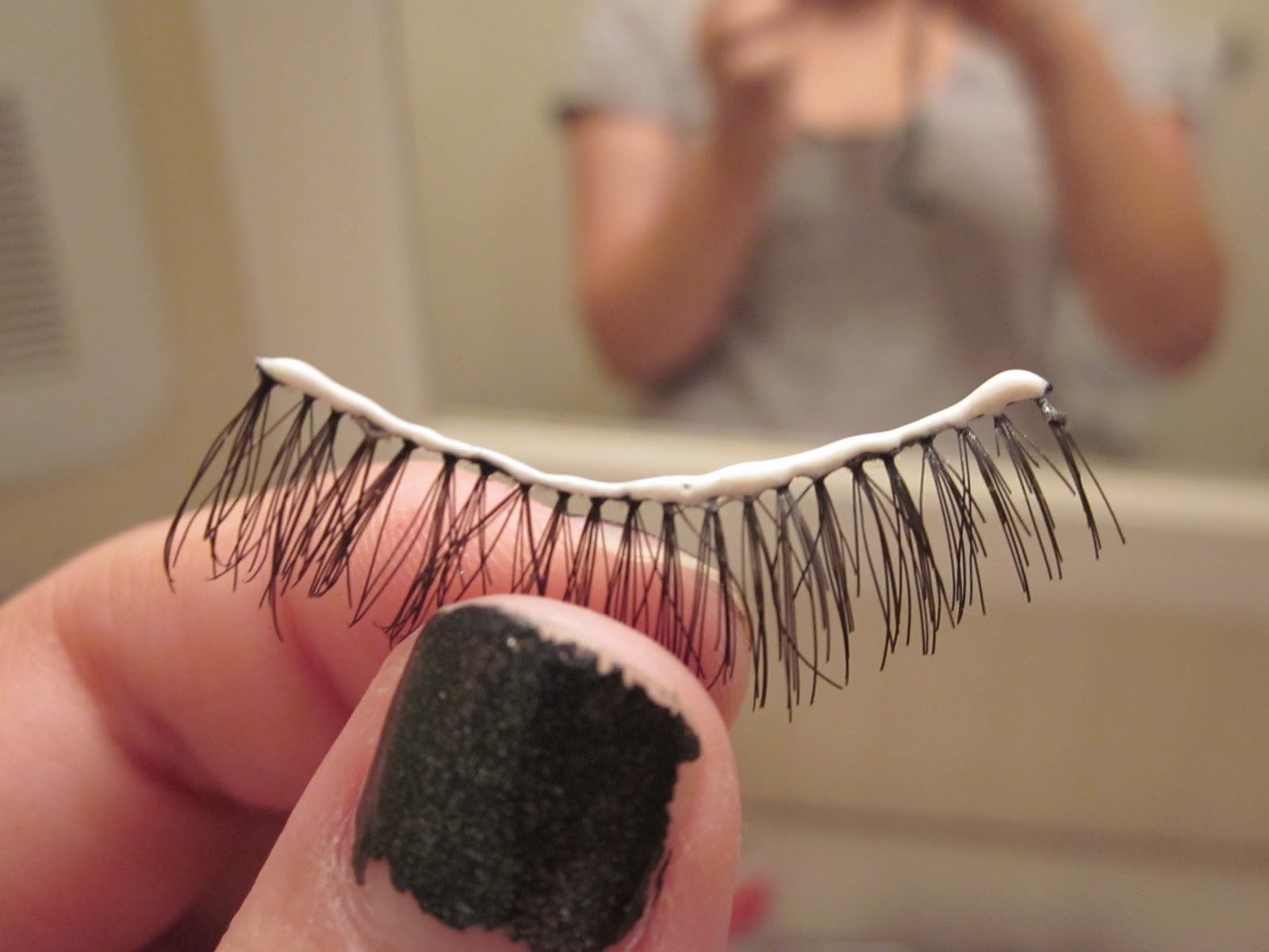 Mrs. Pocahontas Beauty Blog ♥ *How I apply false eyelashes*