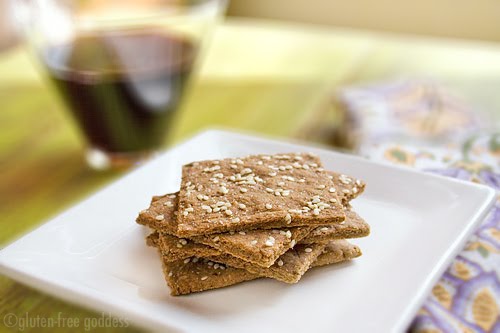 Gluten-free crackers with garlic and sesame