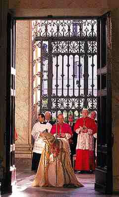 Pope John Paul II opens Holy Doors