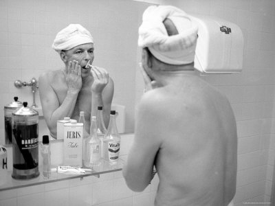 [Entertainer+Frank+Sinatra+Shaving+His+Face+in+a+Mirror,+by+John+Dominis.jpg]